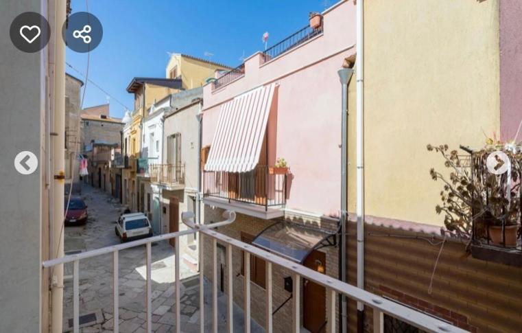 B&B Palazzo Veliero Al Castello Torre Maggiore Екстериор снимка